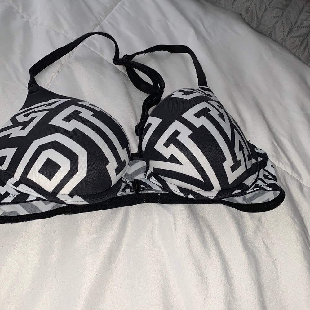 32 B bra front closure